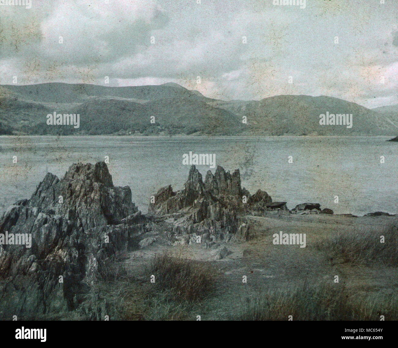 AJAXNETPHOTO. 1911 (circa). MERIONETHSHIRE, Wales, Regno Unito. - Vista EFFETTUATA CON INIZIO AUTOCHROME FILM colore. Fotografo:sconosciuto © IMMAGINE DIGITALE COPYRIGHT VINTAGE AJAX Picture Library Fonte: AJAX FOTO VINTAGE COLLEZIONE REF:(C)AVL ACHM 1911 30 Foto Stock