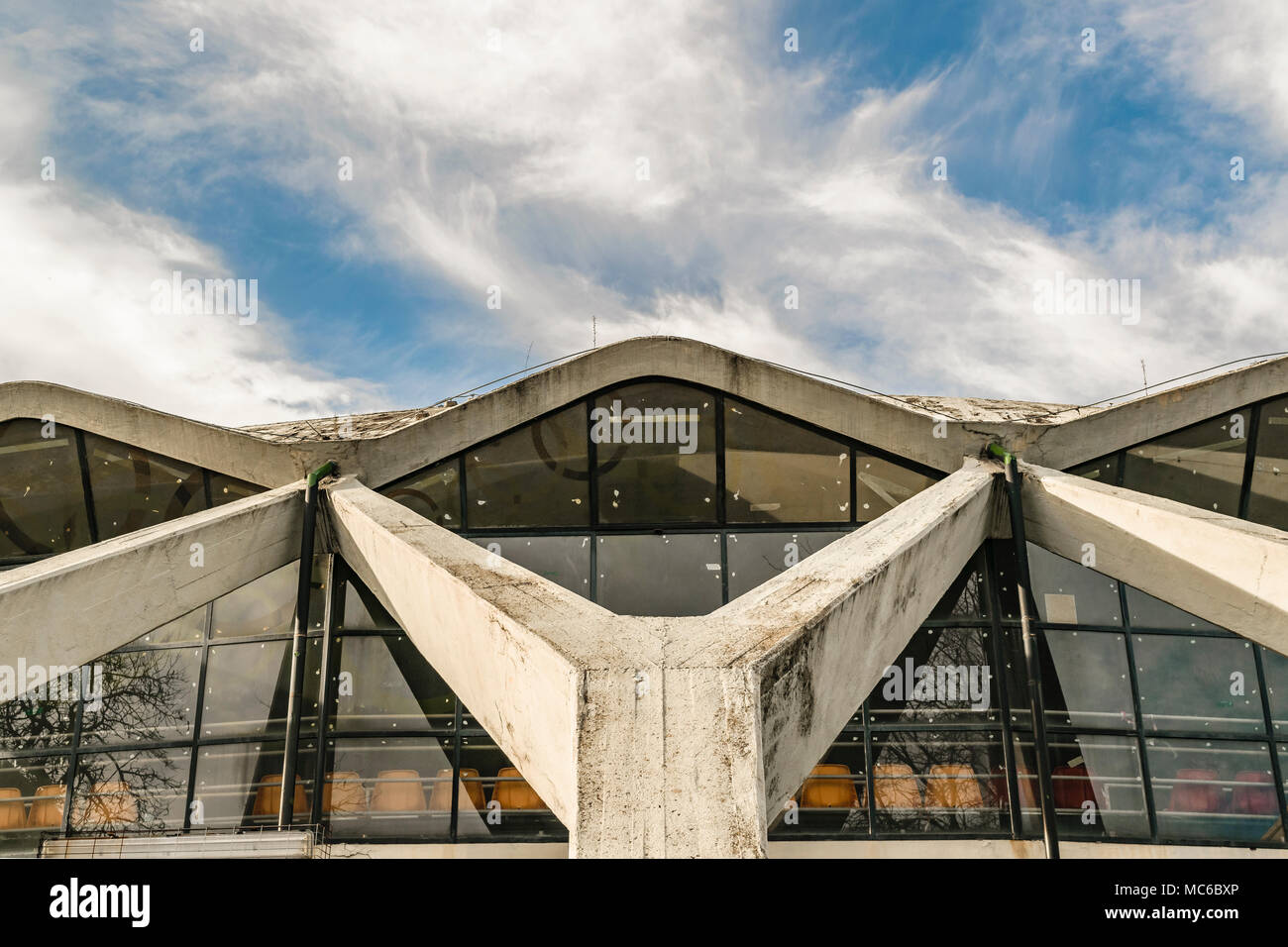 Dettagli esterni vista architettonica dello sport arena moderno edificio situato nella città di Roma, Italia Foto Stock