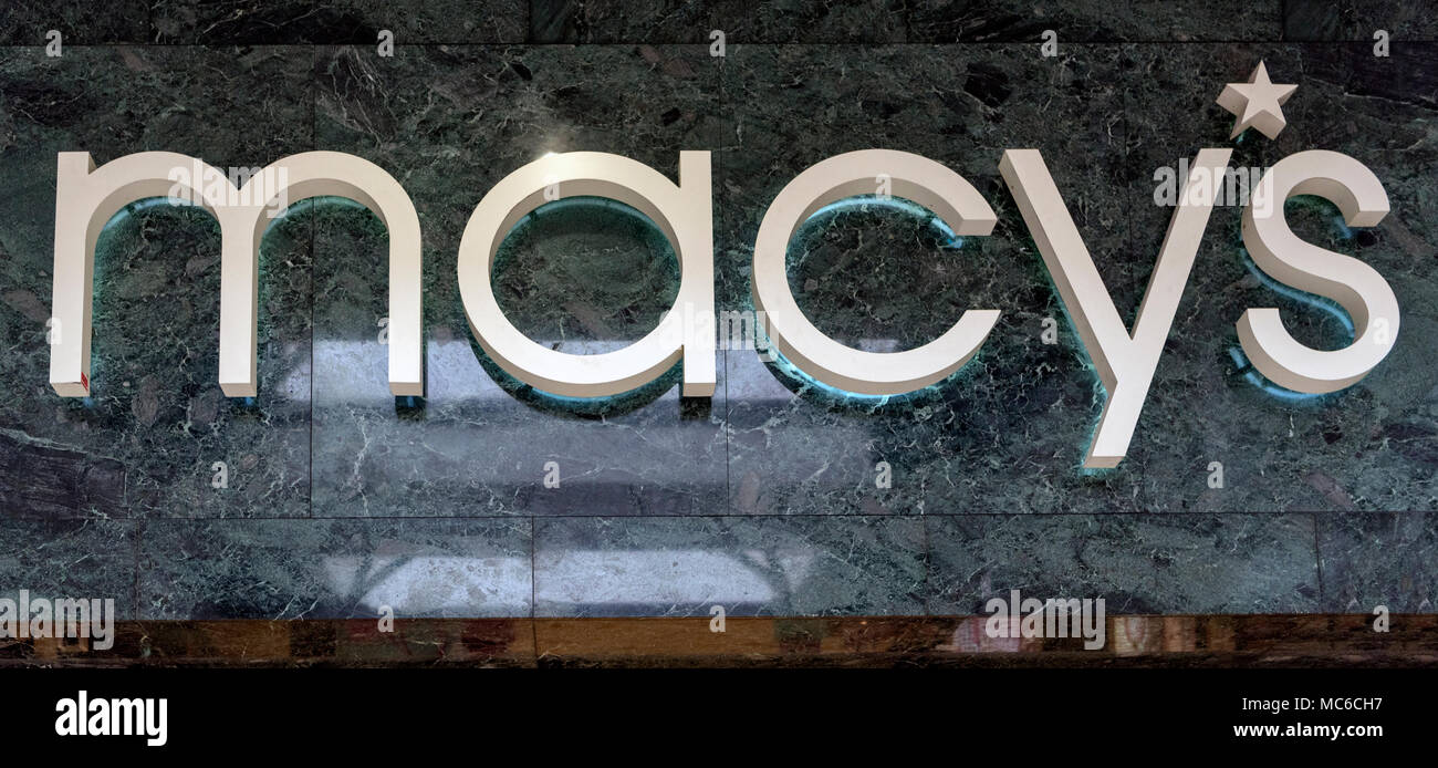 Macy's segno sopra store davanti al Westfield Shopping Mall, Sherman Oaks, Los Angeles Foto Stock