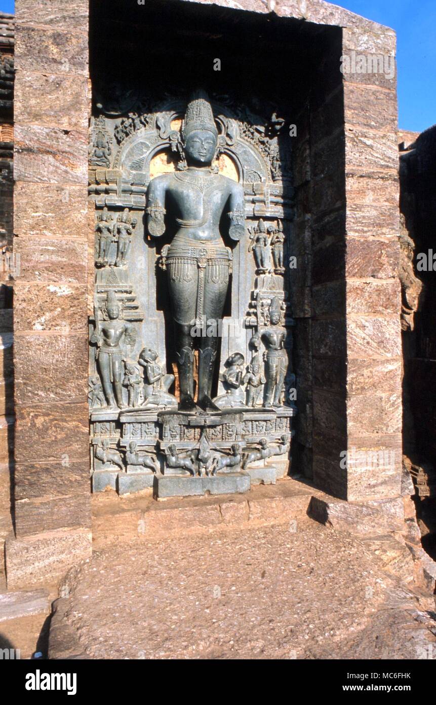 Pianeti - Sun Statua di Surya, l'indiano antico dio sole, sulla sommità del tempio del sole a Konarak Foto Stock