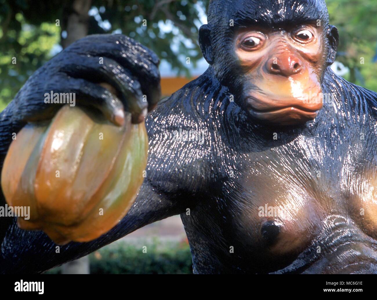 Gorilla da fra i cinesi soggetti mitologici in Haw Par Villa (Tiger Balm Park) in Singapore Foto Stock