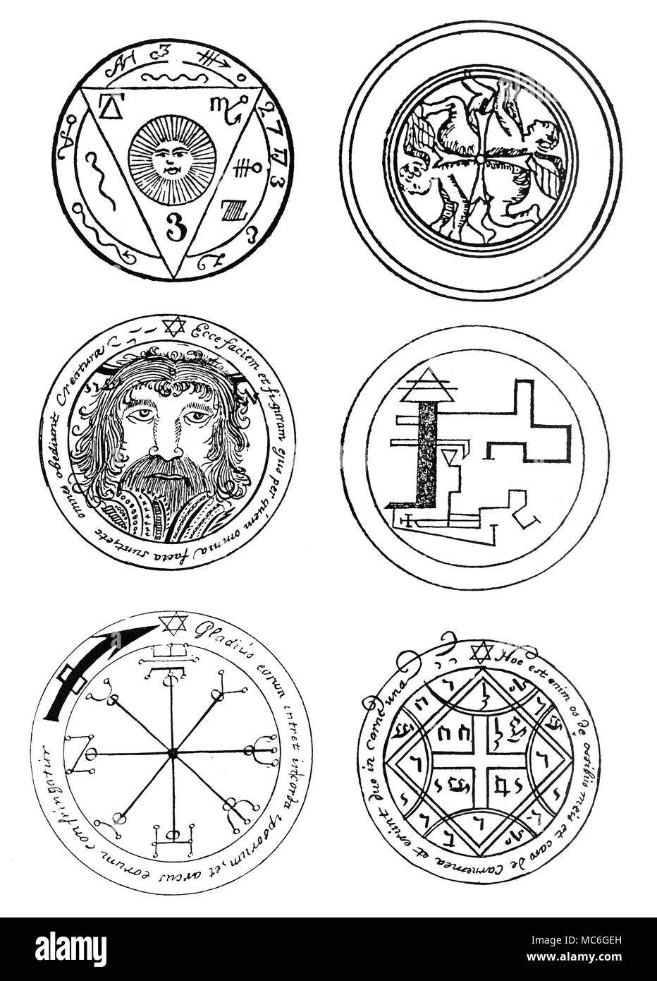 GRIMOIRES - talismani talismani magici sono figure progettato per ottenere particolari effetti con mezzi spirituali - di solito evocando la potenza di un particolare angelo o demone. Come la maggioranza dei talismani, sei qui registrate sono in ultima analisi derivate dalla tradizione grimoire. Dalla parte superiore, la lettura da sinistra a destra. Un talismano dalla salvia delle piramidi, grimoire. Detto di avere il potere di trasportare il proprietario di qualsiasi parte del mondo senza alcun impedimento o pericolo. Il design è dipinto in oro su puce-Satinato colorato. Un talismano dall'Enchiridion associato con papa Leone III. Un talism Foto Stock