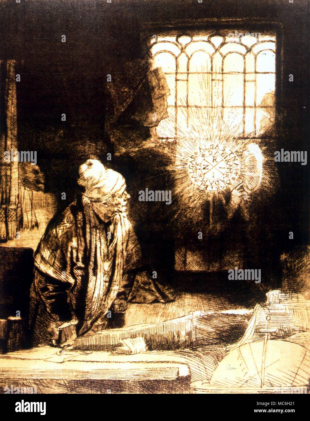 Maghi - Incisione di Rembrandt, inizio del XVII secolo, detta a volte a ritrarre la Faust, ma certamente un mago con un magic mirror Foto Stock