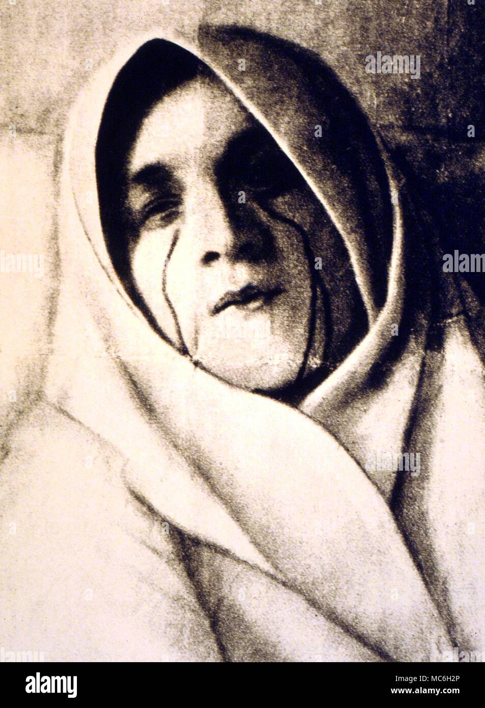 Stimmate Ritratto di Teresa Neumann di Konnersreuth, con le lacrime di sangue che ha cominciato a intermittenza durante la Quaresima, 1926. Il sangue è detto di avere fatto fluire ogni venerdì Foto Stock