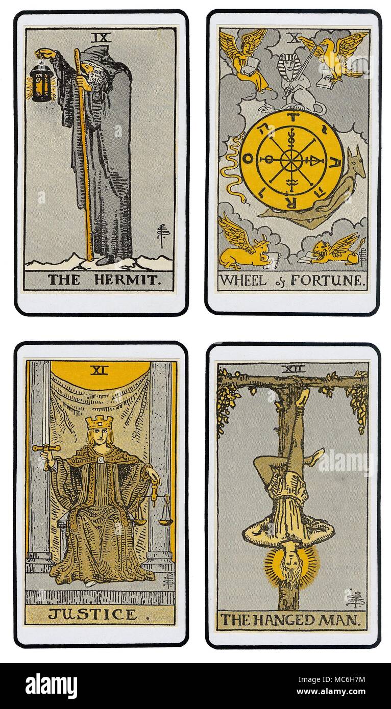 Tarocchi - IL DE LAURENCE piattaforma il terzo set di quattro carte del De Laurence mazzo di 22 grandi pack dei Tarocchi: l'Eremita, la ruota della fortuna, la giustizia e l'Impiccato Man. Queste sono probabilmente il primo di esoterico tarocchi per essere progettati specificamente per l'uso negli Stati Uniti d'America. Questa serie di schede è un adattamento dei disegni elaborati per l'ordine della Golden Dawn da Pamela Colman Smith, sotto la supervisione di A.E. Waite, dall'American Rosicrucian, L.W. de Laurence, e sono stati pubblicati nel suo lavoro, la chiave illustrata per i Tarocchi, 1918. Foto Stock