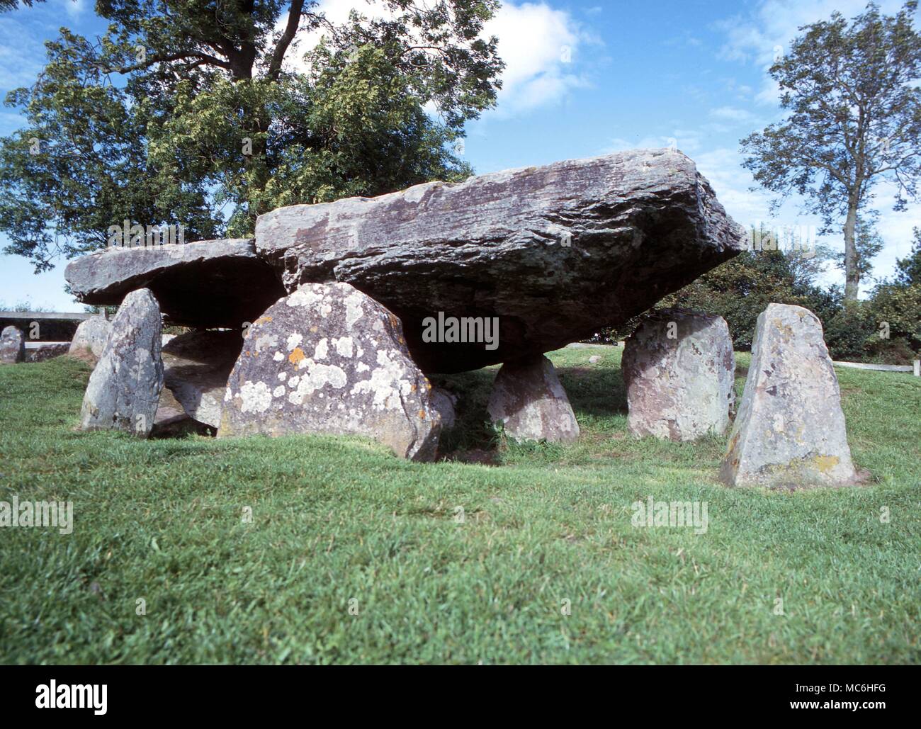 Ley linee. Arthur della pietra sopra Dorestone. Un dolmen preistorici che era uno dei monumenti antichi che per primo ha portato la ley hunter, Alfred Watkins, verso la formulazione del principio della ley. Foto Stock