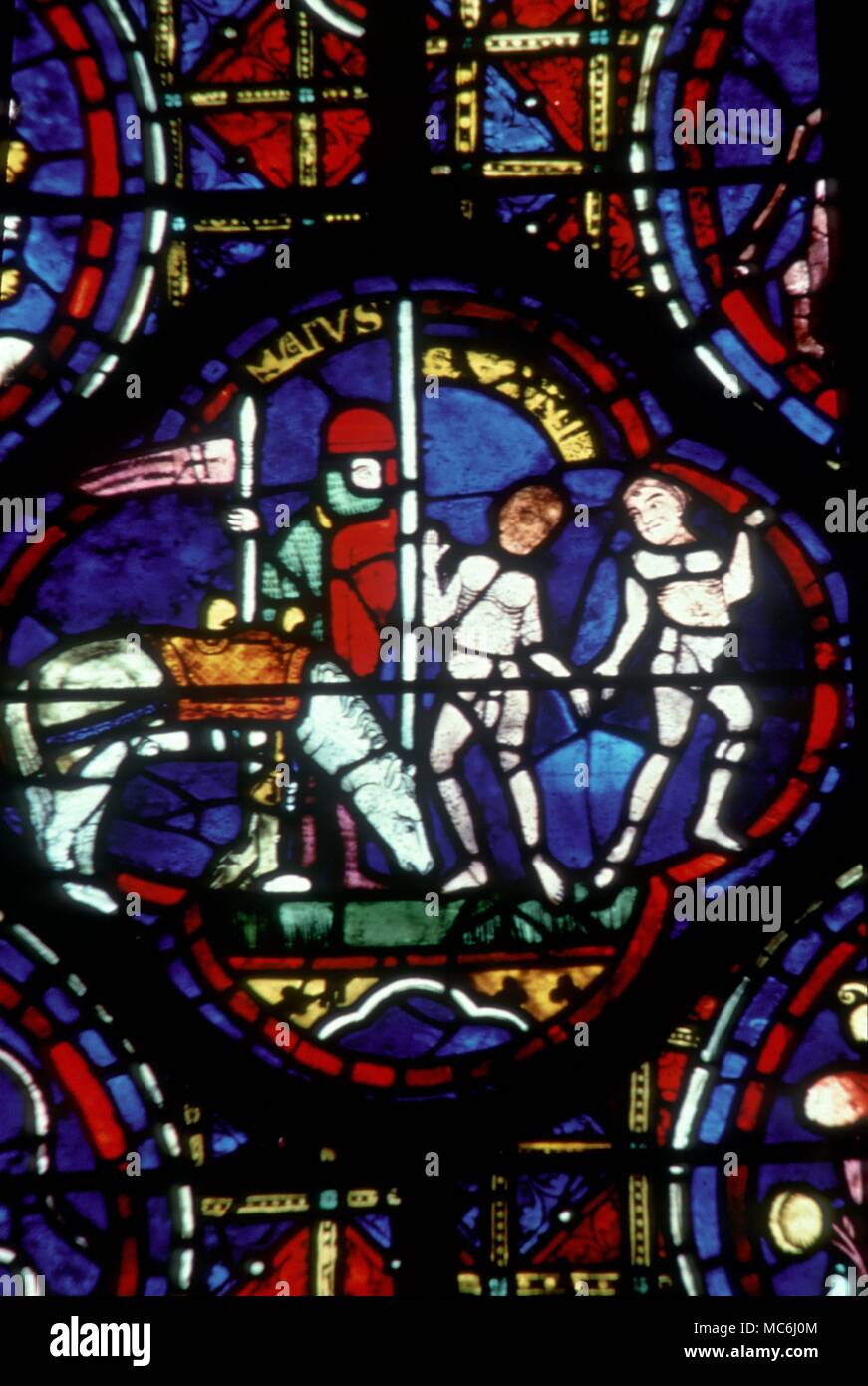 Segni zodiacali Gemini Gemini i gemelli da vetri colorati Zodiaco finestra nella cattedrale di Chartres Francia Foto Stock