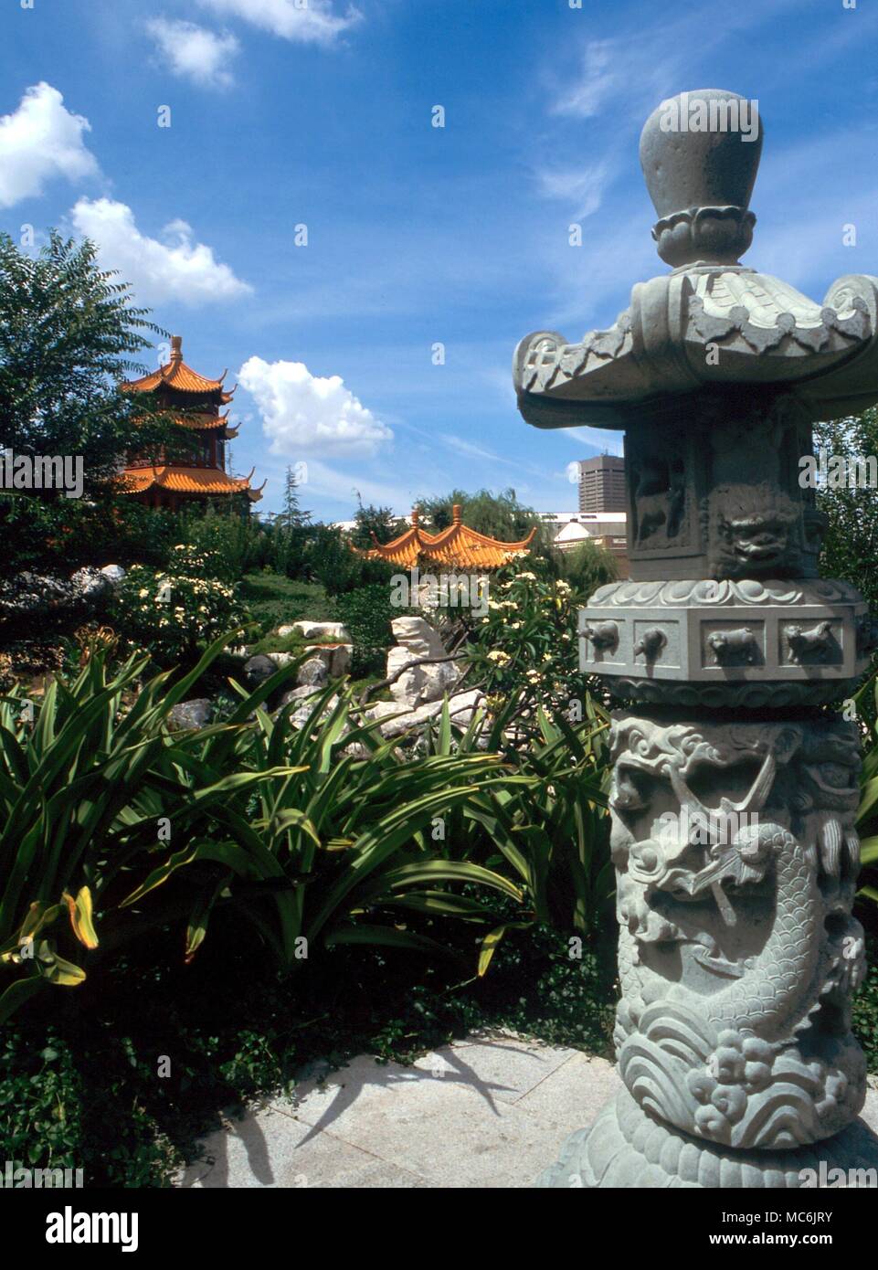 Il FENG SHUI - Feng Shui in azione con le influenze celeste utilizzato per portare la pace alla terra. L'Amicizia (giardino progettato dal cinese) a Sydney in Autralia Foto Stock