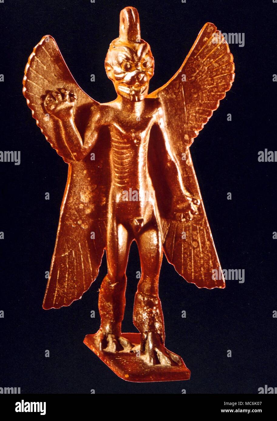 Demoni - PAZUZU. Il demone assiro, con la testa del cane, eagle piedi e scorpionic coda - il demone della South West Wind. Una iscrizione sul retro della statuetta, in Sumero-Accadian, dice che dovrebbe essere collocata dalla finestra o porta. Louvre Foto Stock