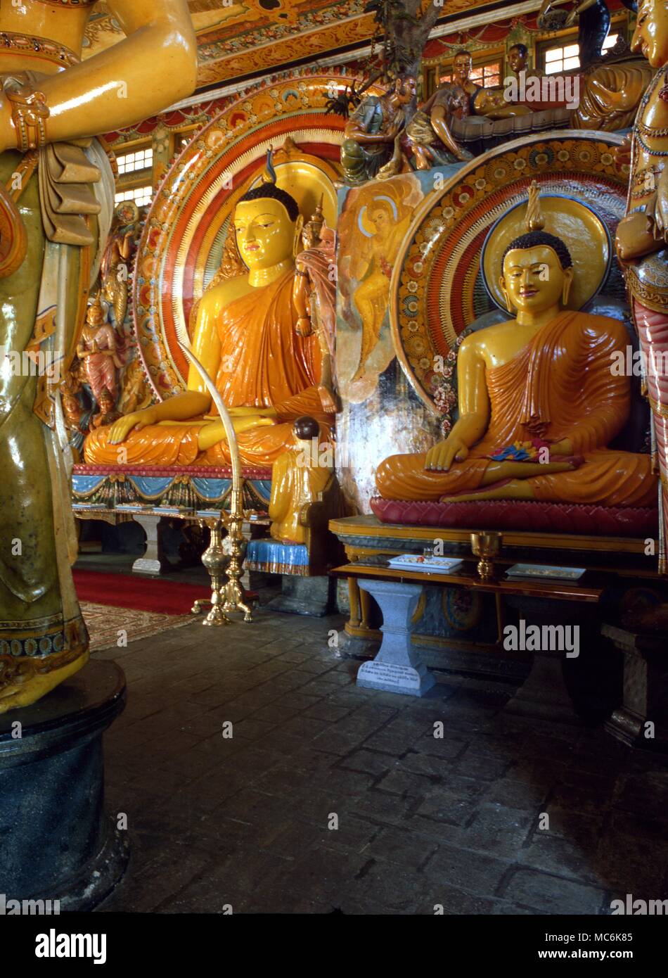 Nello Sri Lanka Colombo interno del più grande tempio buddista nella città di Colombo Foto Stock