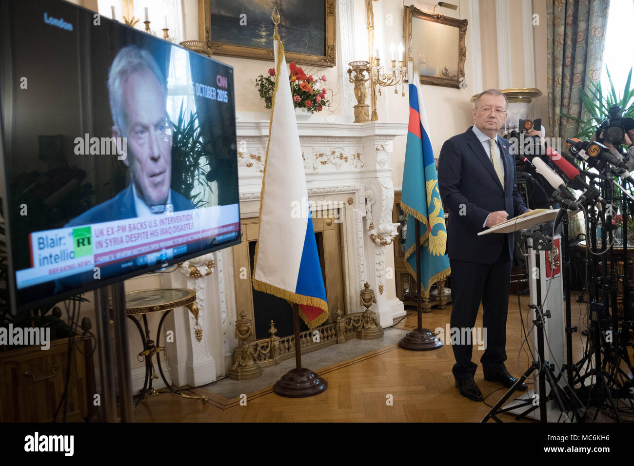 Ambasciatore russo nel Regno Unito Alexander Vladimirovich Yakovenko presso l'Ambasciata russa a Londra, dove ha annunciato che l'Ambasciata russa sta per pubblicare la propria relazione sul Salisbury gas nervino attacco, aggiungendo che il Regno Unito non ha ancora prodotto alcun elemento di prova a sostegno delle sue affermazioni circa l'incidente. Foto Stock