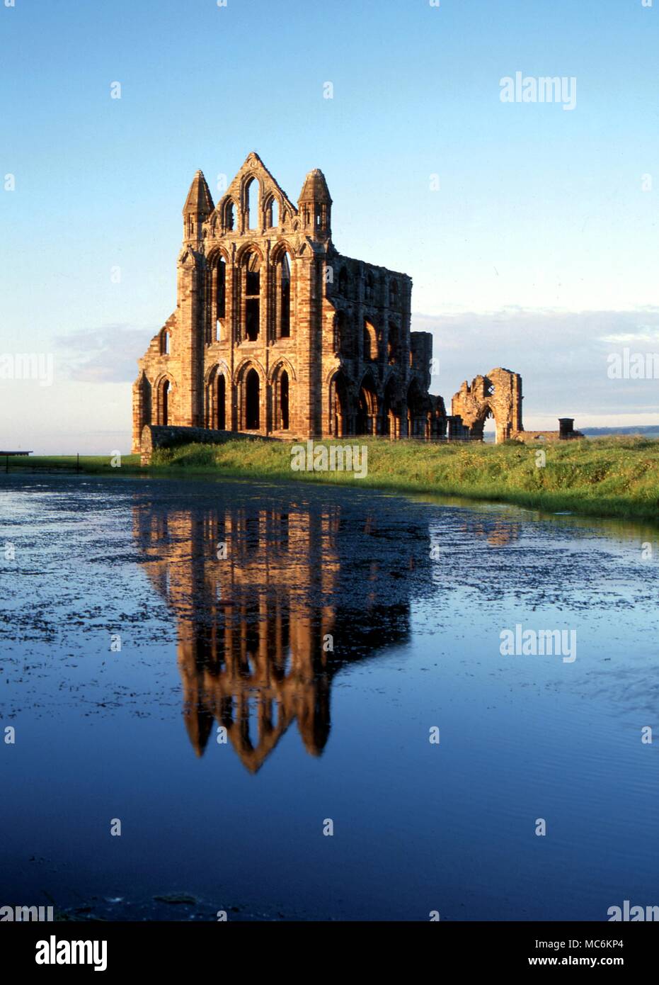 Miti - Whitby Yorkshire.L'abbazia a Whitby è detto di essere ossessionato dal fantasma della Badessa Hilda Foto Stock