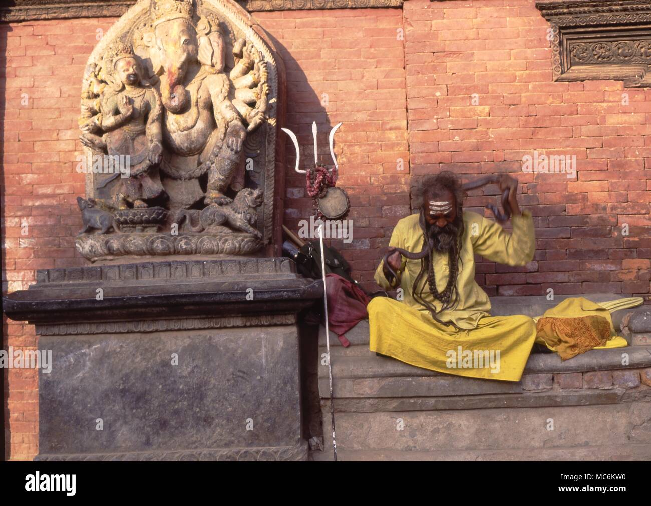 Fakirs e Saggi. Un devoto di Siva in Patan, vicino a Kathmandu, Nepal Foto Stock