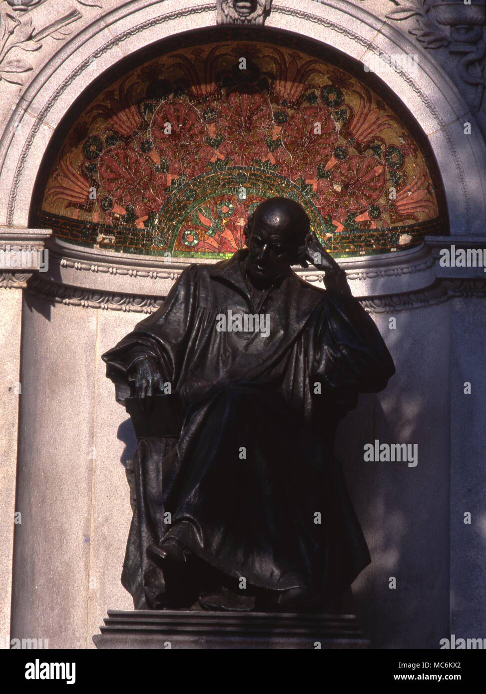 L omeopatia - Hahnemann. Ritratto scolpito del homeopathist e mason, Samuel Hahnemann (1755-1843), da Charles Henry Niehaus. Nel cerchio di Scott, Washington DC Foto Stock