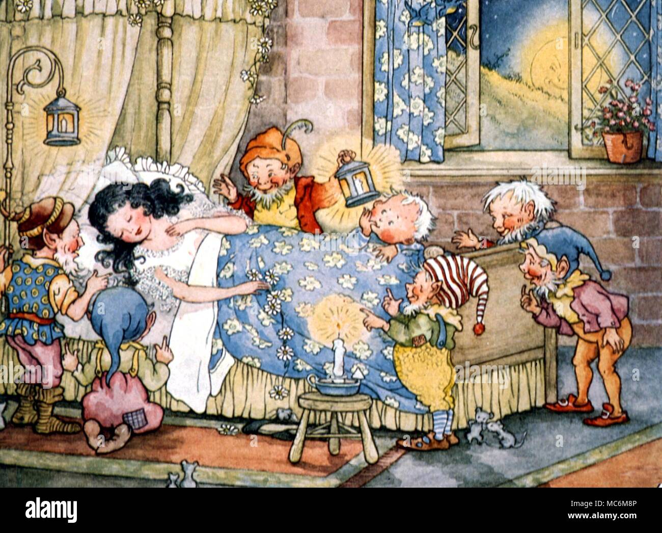 Le fiabe - Snow White. I Sette Nani sono lieti di trovare Snowwhite dormendo. Illusration da Doreen Baxter. Dal Fairy-Tale Omnibus, c. 1949 Foto Stock