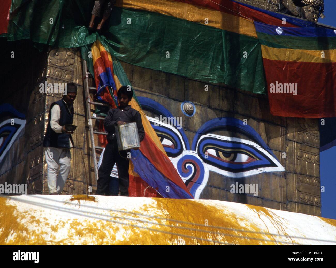 Nepal - Kathmandu Bandiere a Swayambhunath temple, Kathmandu, Nepal. Foto Stock