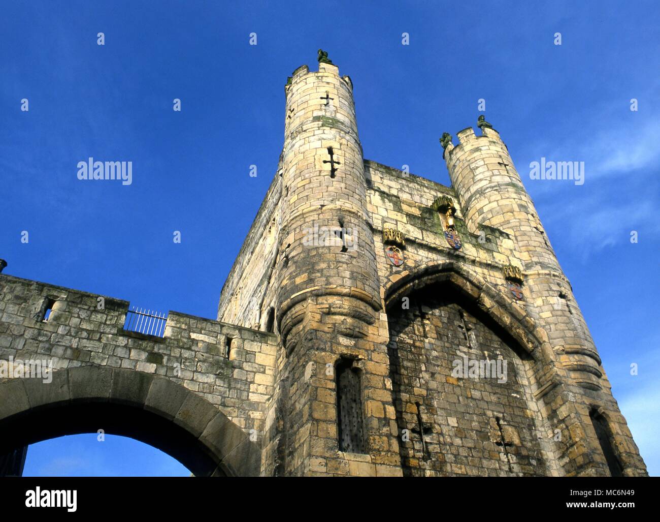 North Yorkshire il cancello noto come Del Monaco Monaco Bar Bar è la più elaborata delle porte della città. Esso è costituito da una a quattro piani di gatehouse che risale agli inizi del XIV secolo. Monk Bar è ora la sede del Richard III Museum Foto Stock