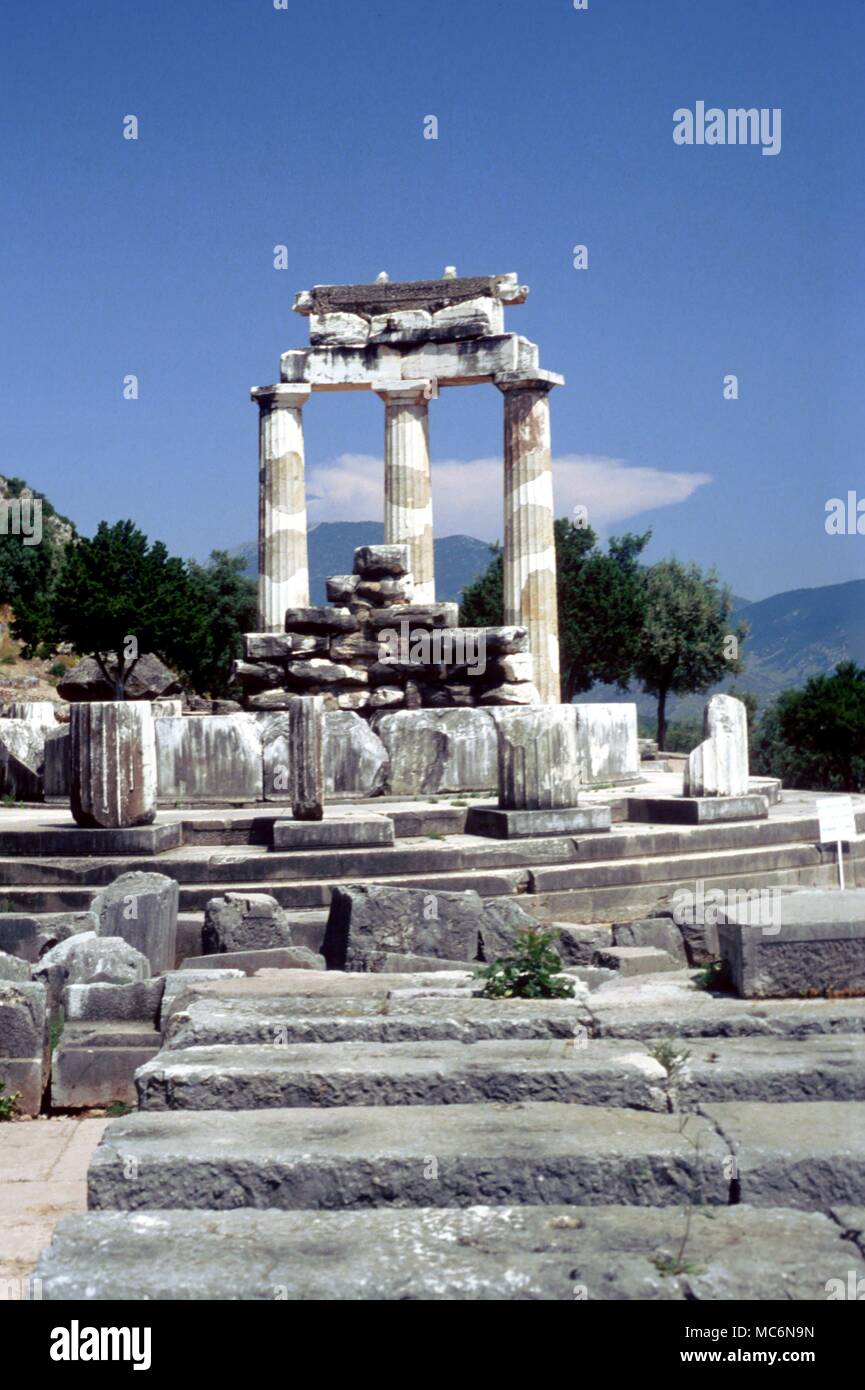 Grecia Delphi Tholos ad Athena Pronaeia sull'approccio a Delphi Foto Stock