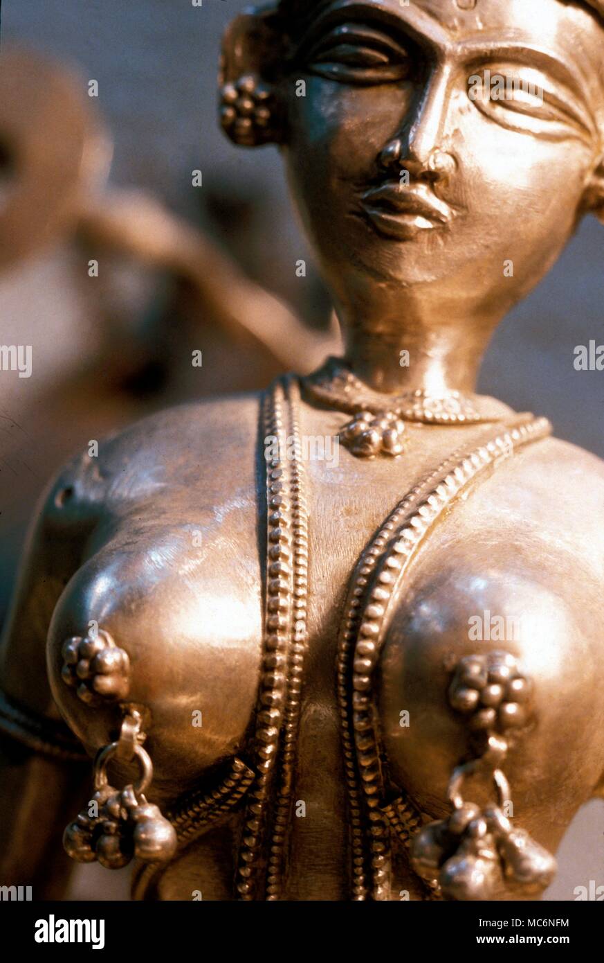 La mitologia indiana statue in bronzo di danzatori indiani e muscian Foto Stock