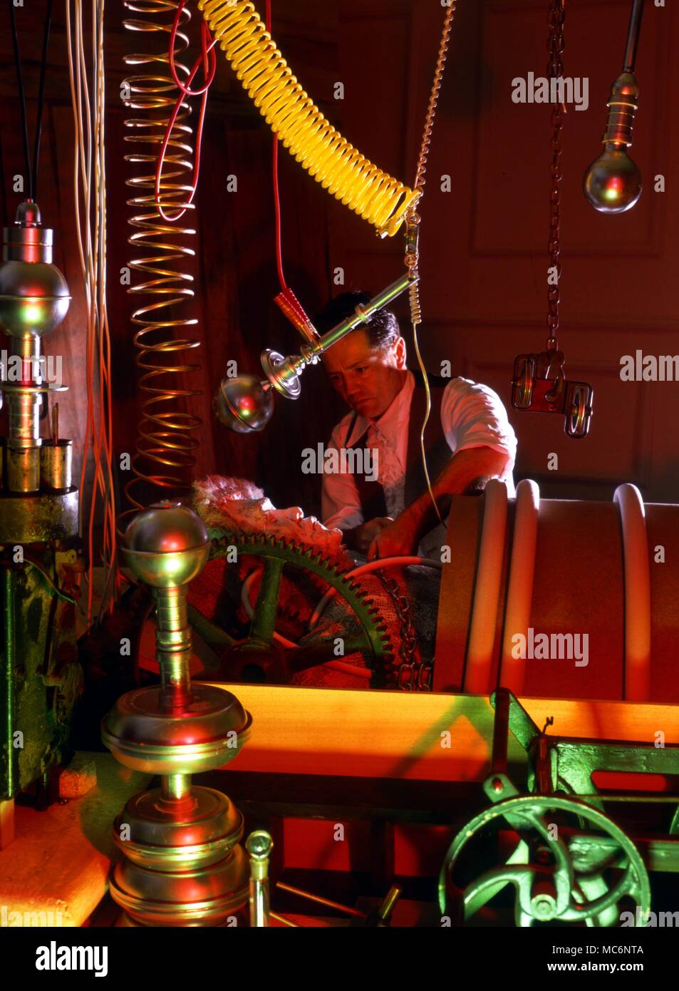 Illustrazione per Mary Shelley 'Frankenstein.' FRANKENSTEIN - LA FABBRICAZIONE DI MONSTER Foto Stock