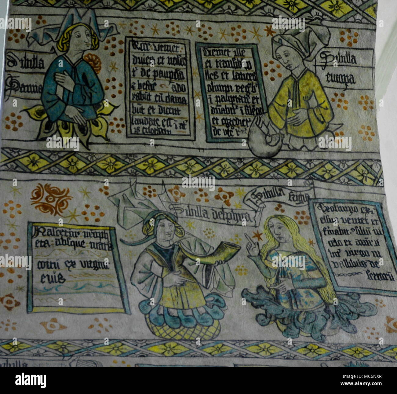 Xv secolo affreschi raffiguranti i quattro Sibille (da sinistra a destra) - Samos, l'Europa, il Delphic e la Frigia, nella Cattedrale di Aarhus, Danimarca. Foto Stock