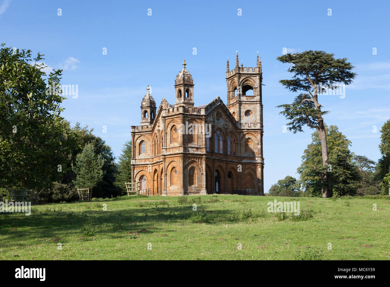 Il tempio gotico, Stowe giardini paesaggistici, Stowe House, Buckinghamshire, Inghilterra, Regno Unito Foto Stock