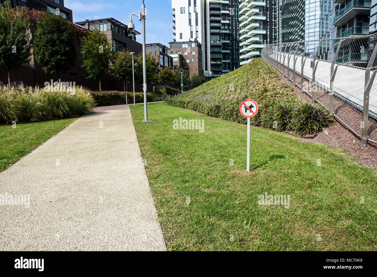 Nessun cane ammessi segno nel parco di città Foto Stock