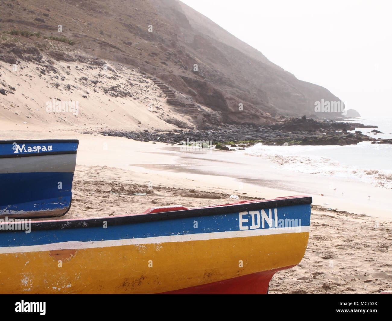 In legno artigianali di barche da pesca in Sao Vicente, una delle isole di Capo Verde Foto Stock