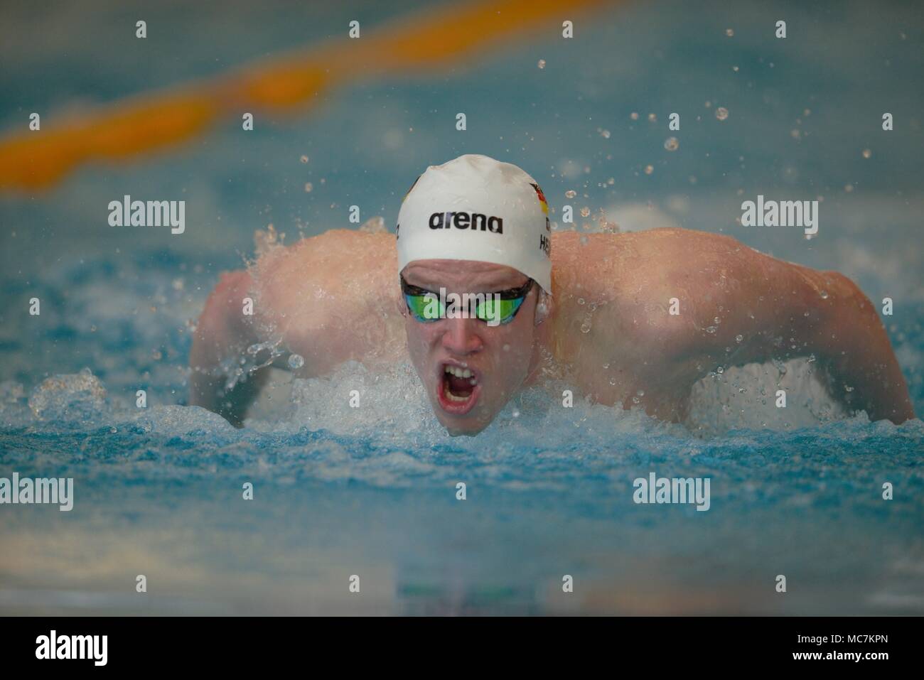 Bergen, Norvegia, 14 aprile 2018. Philip Heintz (GER) presso la mens 200m singoli Medley butterfly gamba, qualifiche alla finale con il miglior tempo di 1:58.53 Credito: Kjell Eirik Irgens Henanger/Alamy Live News Foto Stock