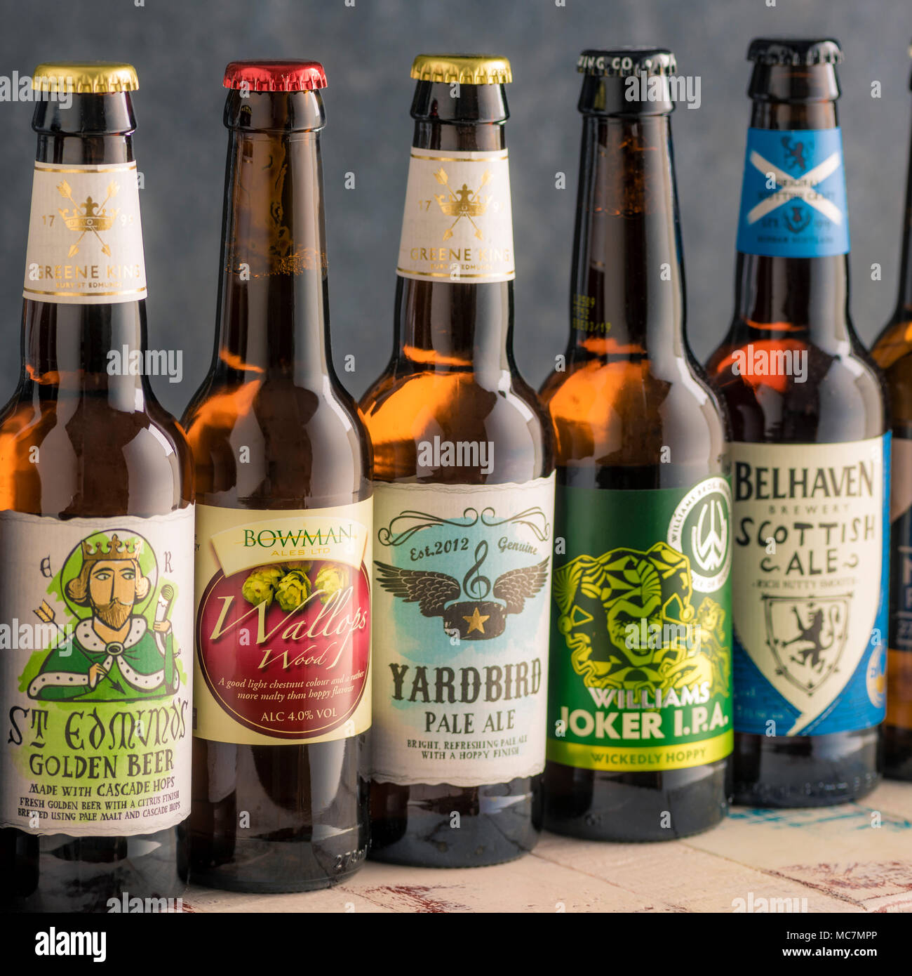 Raccolta di piccola birreria indipendente delle birre artigianali in bottiglie Foto Stock Raccolta di piccola birreria indipendente delle birre artigianali in bottiglie Foto Stock