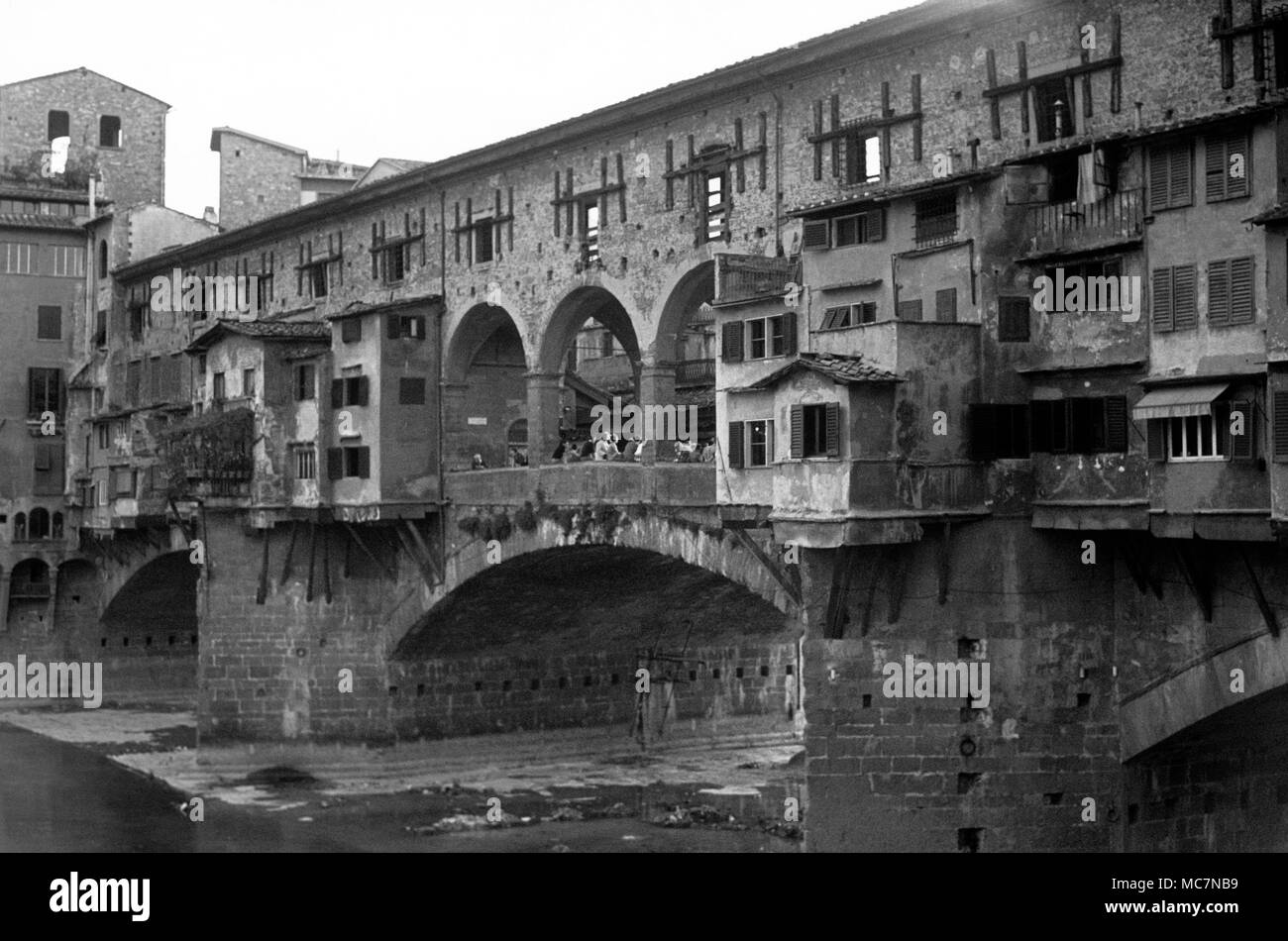 Ponte Vecchio a Firenze nel luglio 1964, Italia, Europa 1960 storica Italia attrazione turistica italiana Foto Stock