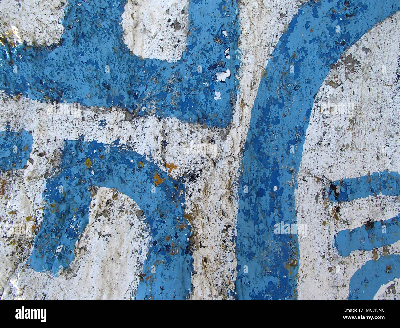 Abstract blu dipinto di bianco muro di pietra Foto Stock