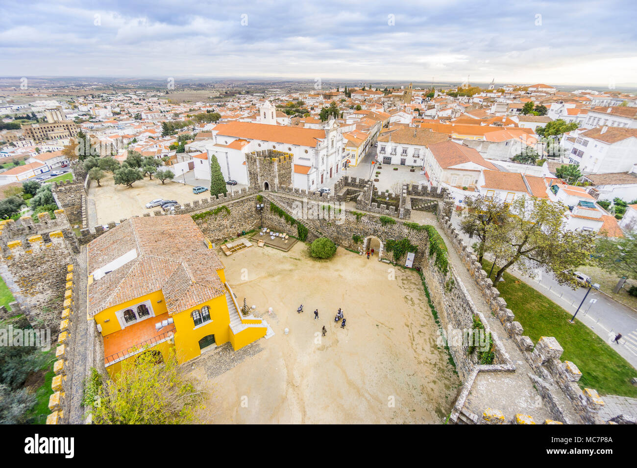 Beja cityscape con castel e cattedrale in Alentejo, Portogallo Foto Stock