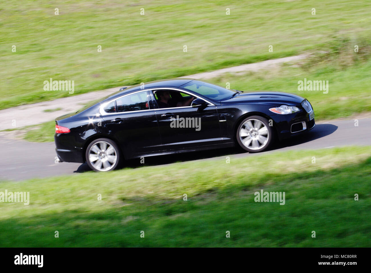 Black Jaguar XF guida veloce. Foto Stock