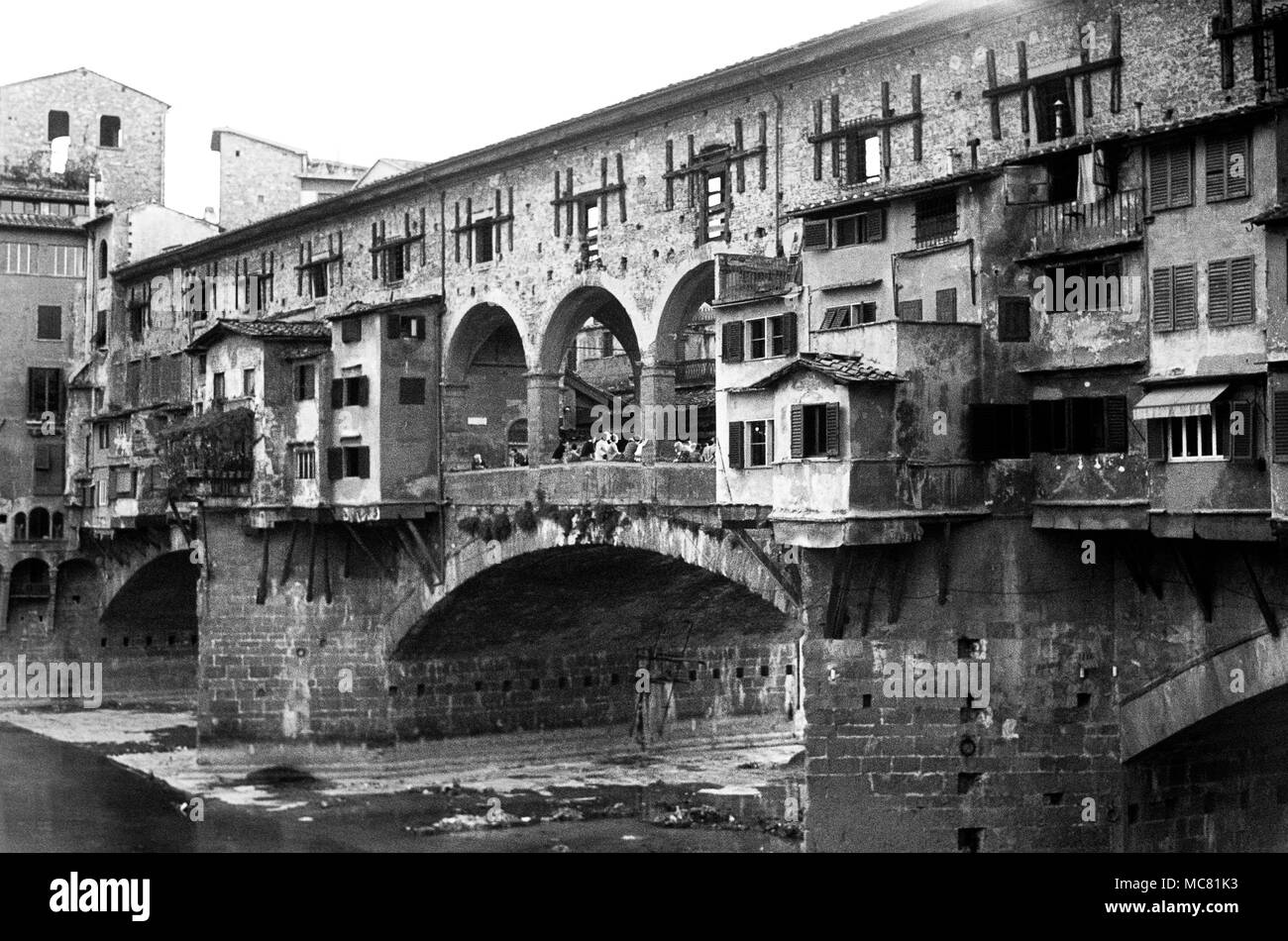 Ponte Vecchio a Firenze nel luglio 1964, Italia, Europa 1960 storica Italia attrazione turistica italiana Foto Stock