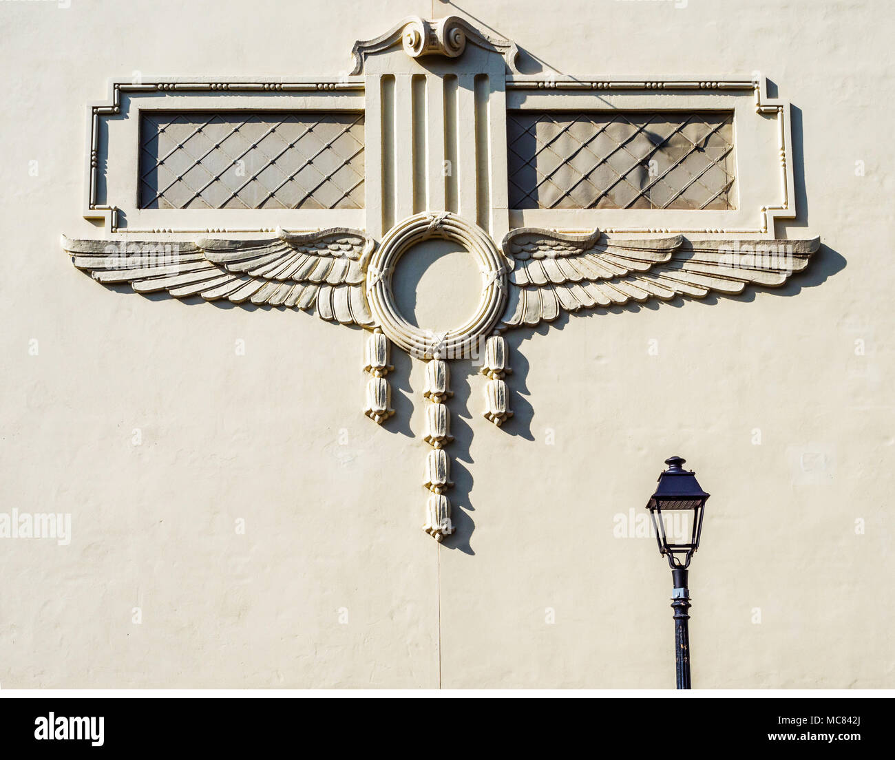 Stile art deco decorazione sulla parete esterna della Whiteladies Picture House recentemente rinato come il everyman cinema su Whiteladies Road a Bristol REGNO UNITO Foto Stock
