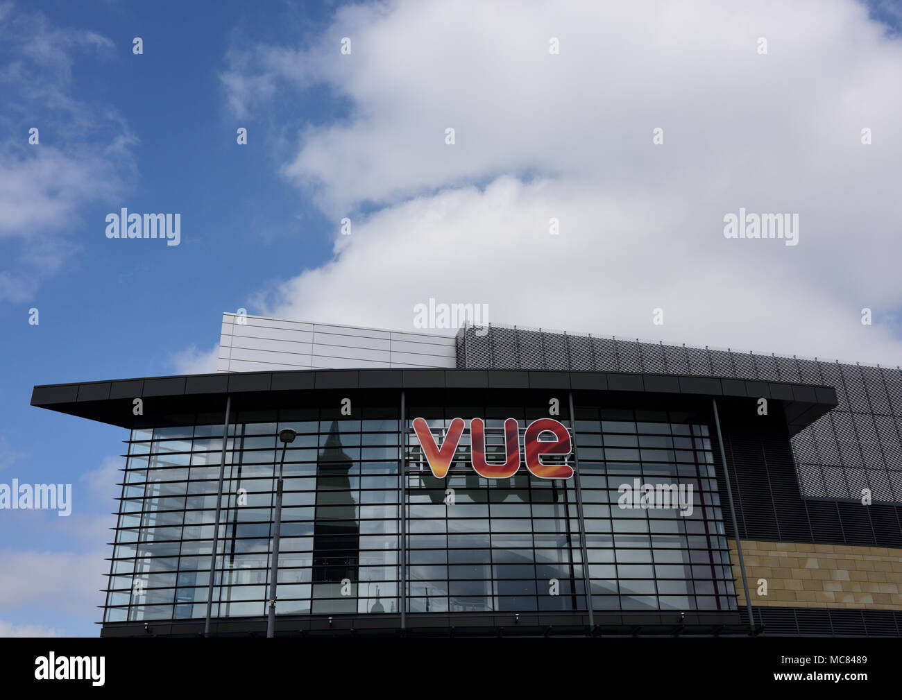 Vue cinema facciata in vetro e segnaletica esterna a ovest di Halifax yorkshire regno unito Foto Stock