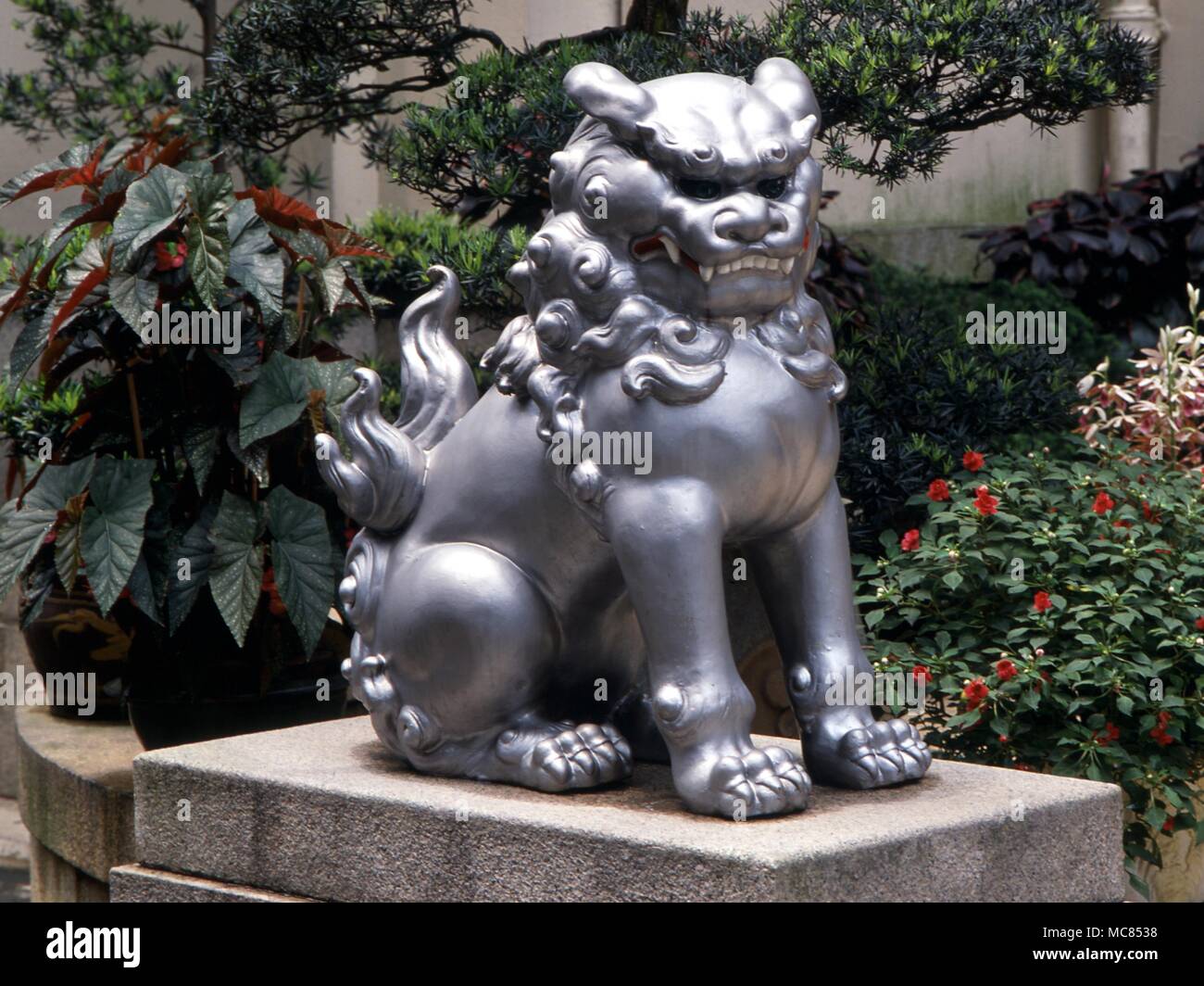 Mitologia cinese Custode fu cane custode popolare, la fu cane della mitologia cinese in Haw Par Park (Tiger Balm Park) Hong Kong Foto Stock