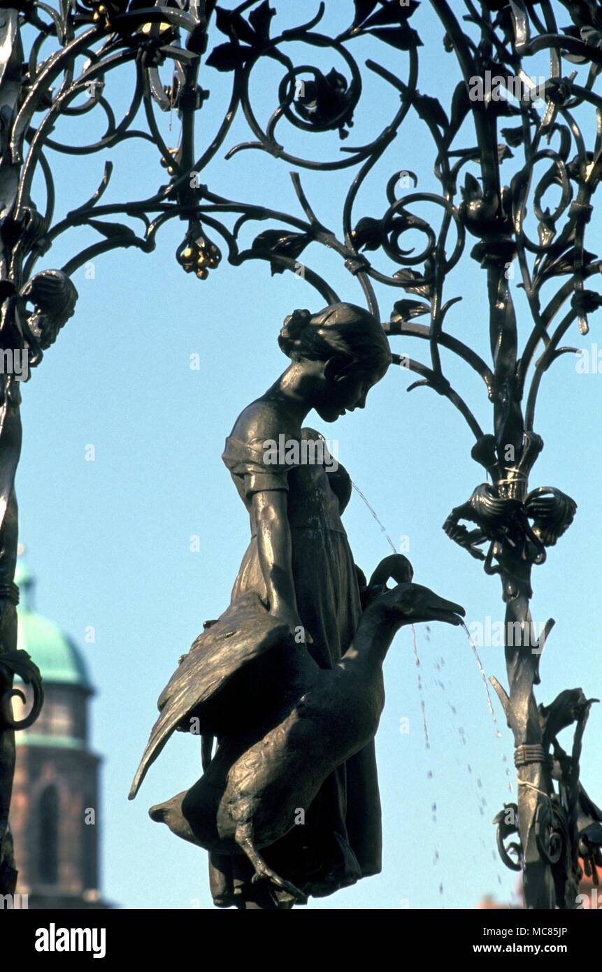 Fratelli Grimm fiaba. Statua di bronzo del "Oca-girl' dopo uno dei fratelli Grimm più famose storie. Goettingen, Germania. Foto Stock