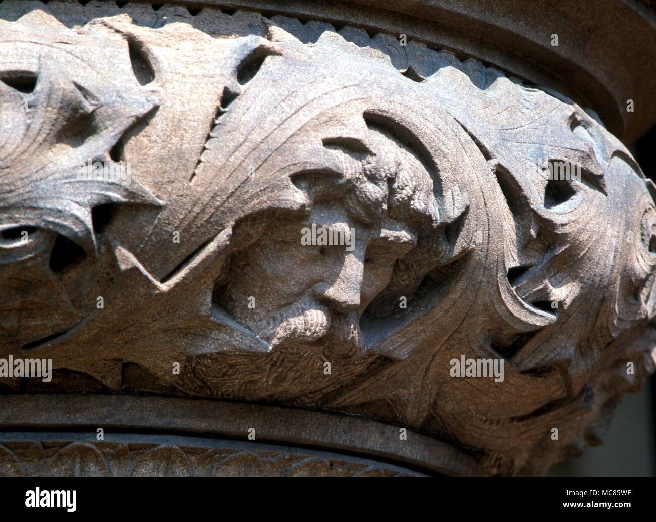 Uomo verde sulla facciata del XIX secolo la storia edificio dell'Università di Toronto, Canada Foto Stock