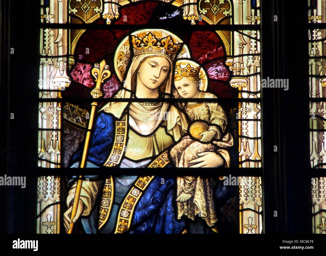 CHRISTIAN Maria la Vergine con Bambino - Maria Madre di Gesù e da le tre Marie finestra nella parete sud della st margaret (parrocchia) Chiesa, King's Lynn, vetrate Foto Stock