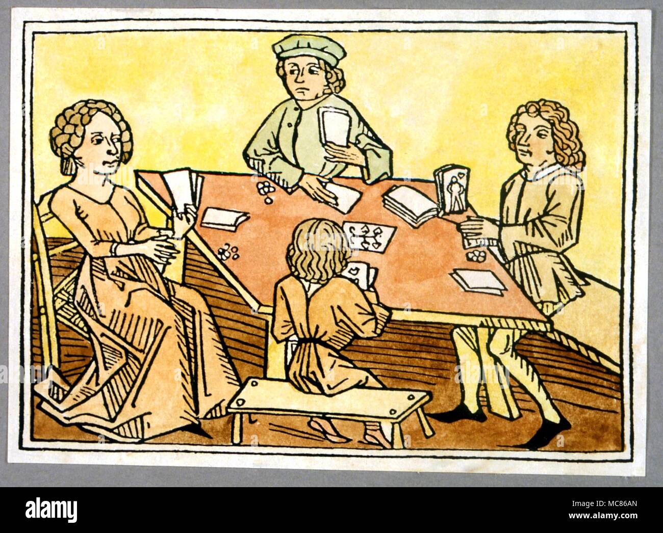 Giochi carte stampa medievale (circa 1520) che mostra le persone sedute a un tavolo, carte da gioco Foto Stock