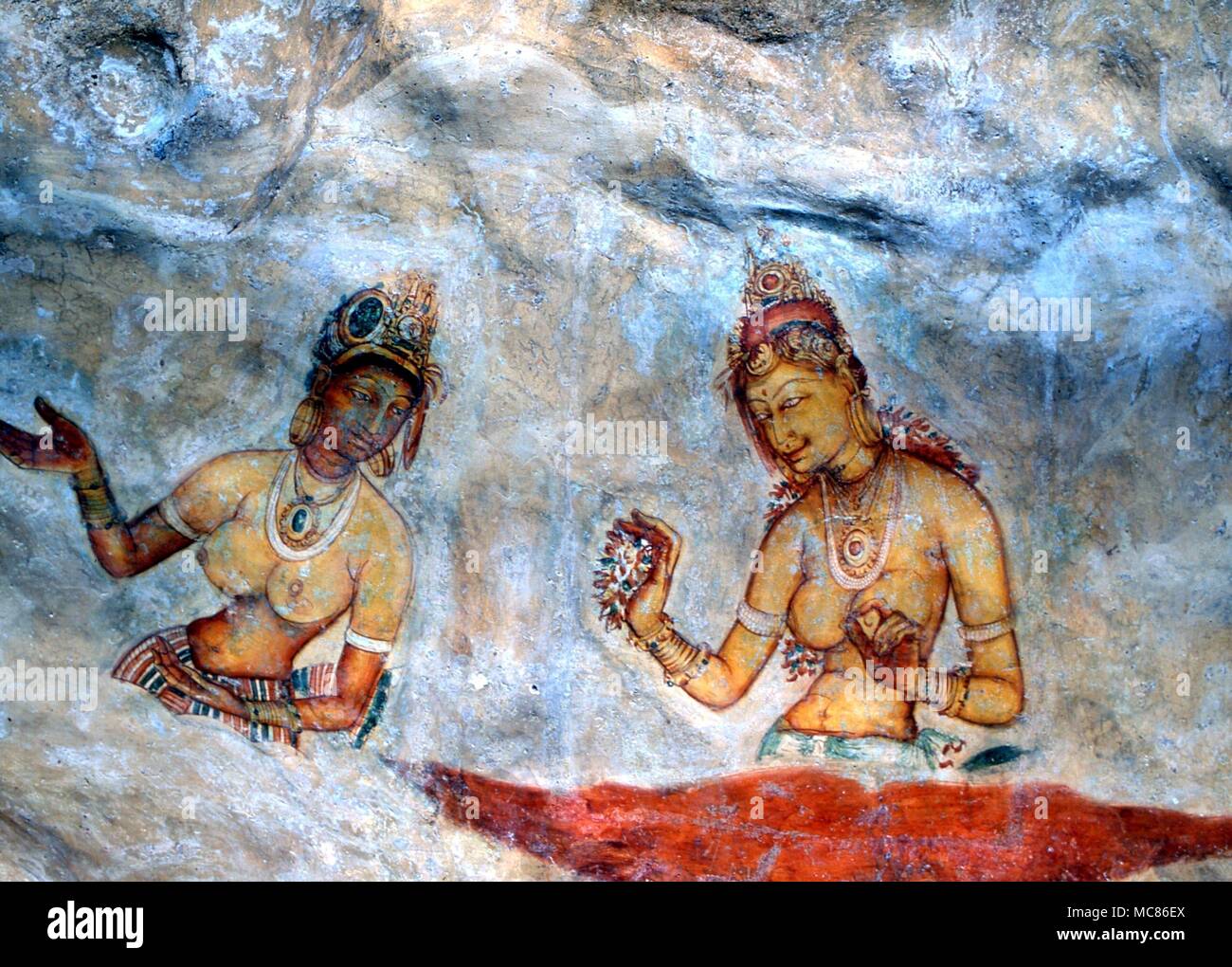 I dipinti rupestri dipinti di fanciulle (cloud di fanciulle, o principesse di alleggerimento) sulle pareti della grotta sotto la roccia palace a Sigiriya, Sri Lanka. V secolo d.c. Foto Stock