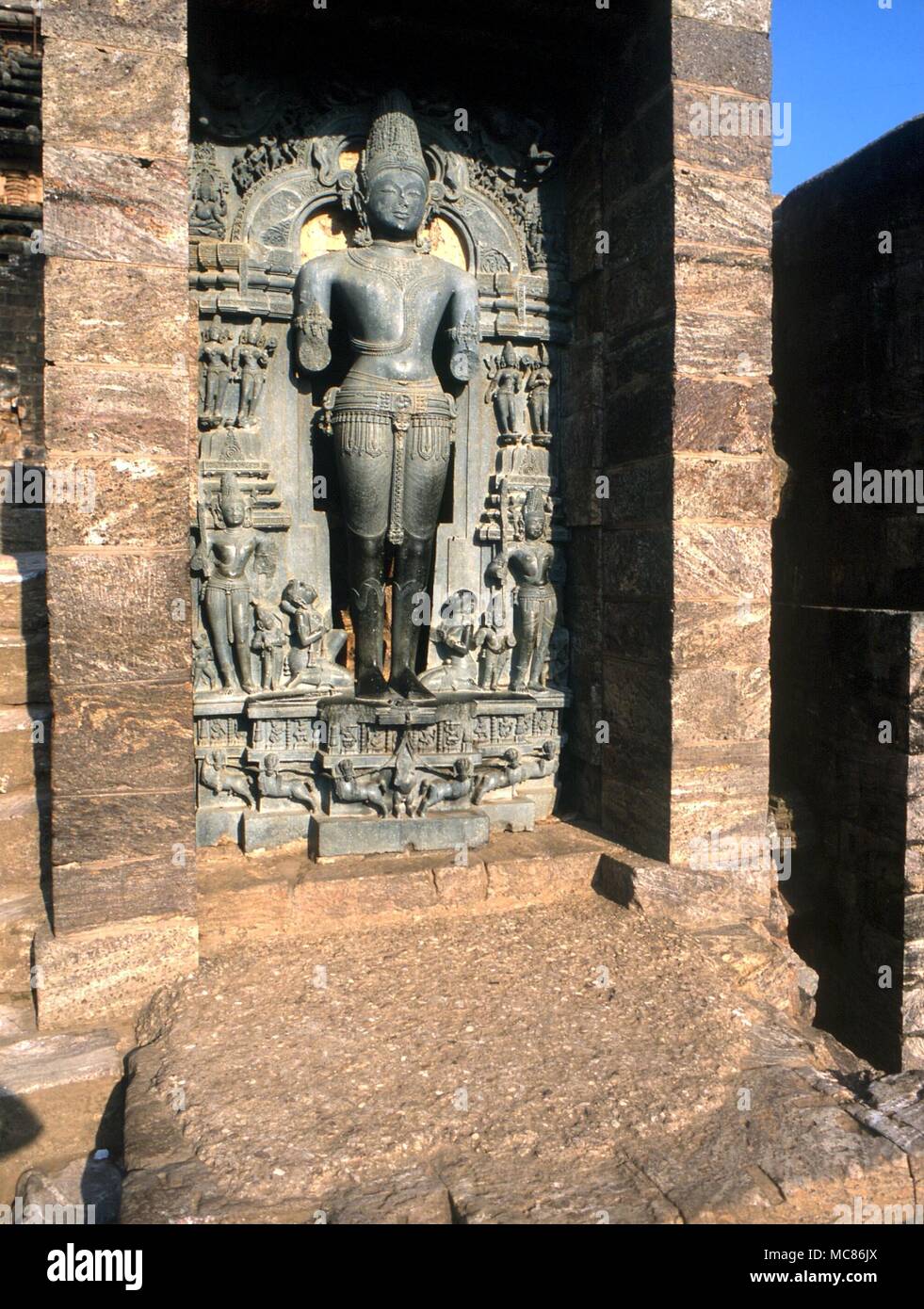 INDIA Statua del dio del sole Surya sulla sommità del tempio del sole a Konarak, che è nella forma di un enorme carro Foto Stock