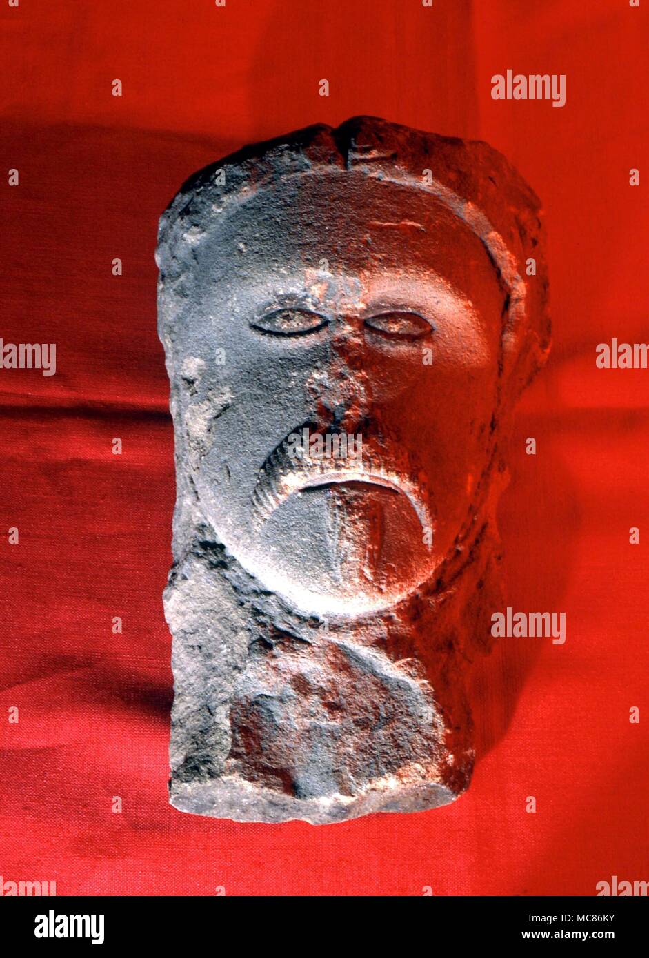 CELTIC testa testa celtica di data sconosciuta e provenienza. Nella raccolta del Cliffe Castle Museum, Keighley, West Yorkshire Foto Stock