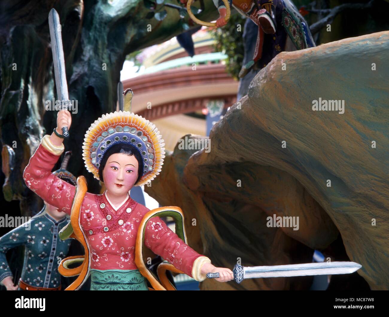 La mitologia cinese di scena dalla storia della signora bianco serpente dalle dimensioni di vita dei gruppi di statue in Haw Par Villa Singapore Foto Stock