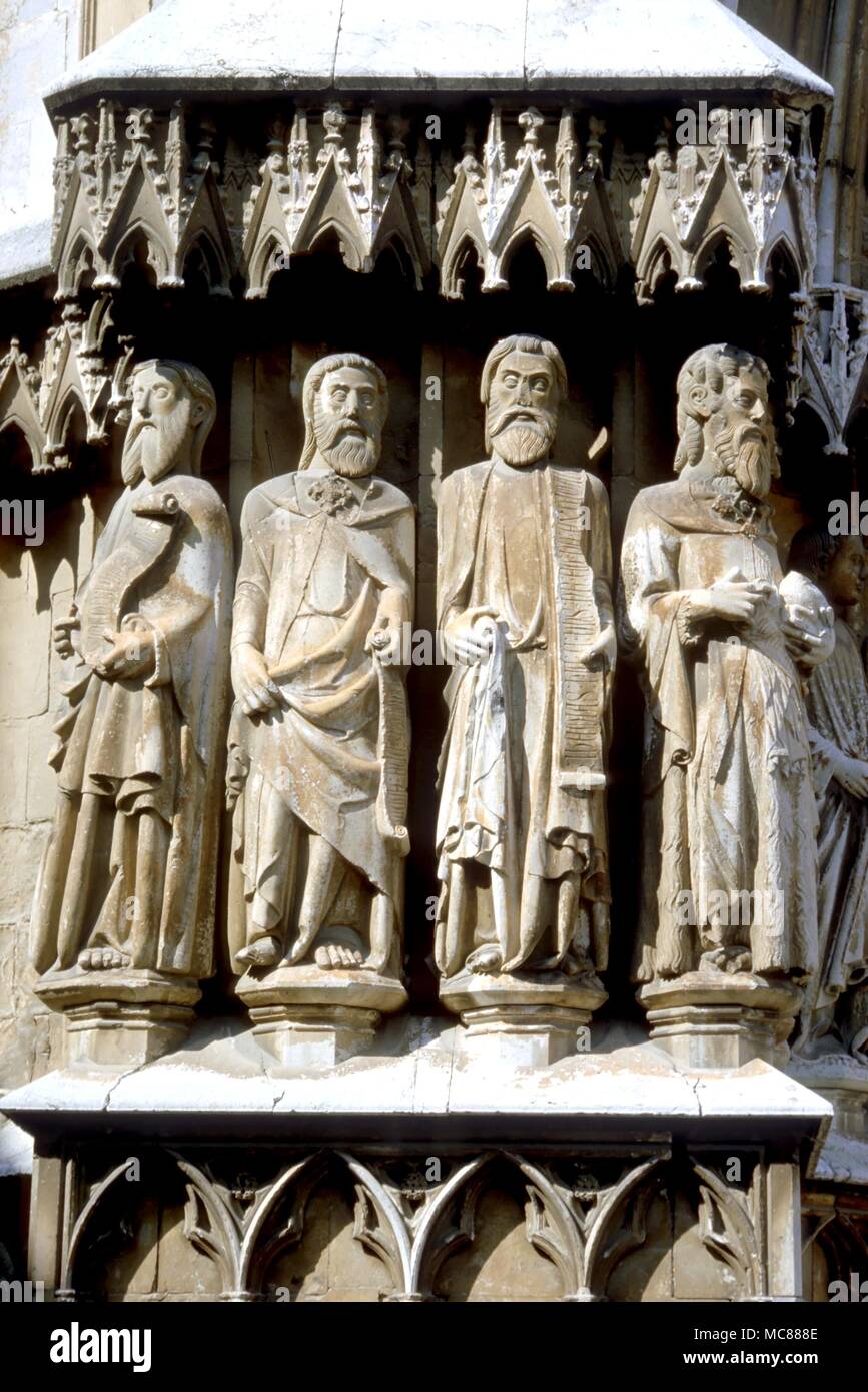 Simboli cristiani - profeti quattro profeti biblici sulla facciata ovest della Cattedrale di Tarragona Foto Stock