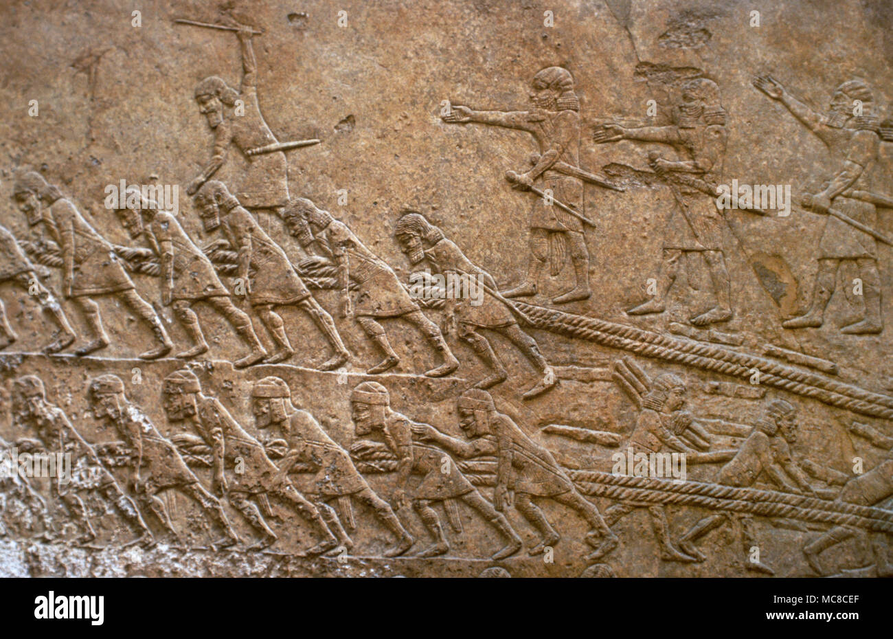 I prigionieri di guerra la ricostruzione della città di Lachis. Palazzo di Sennacherib. Ninive, c. 700 BC. Neo-Assyrian Impero. British Museum. Londra, Regno Unito. Foto Stock