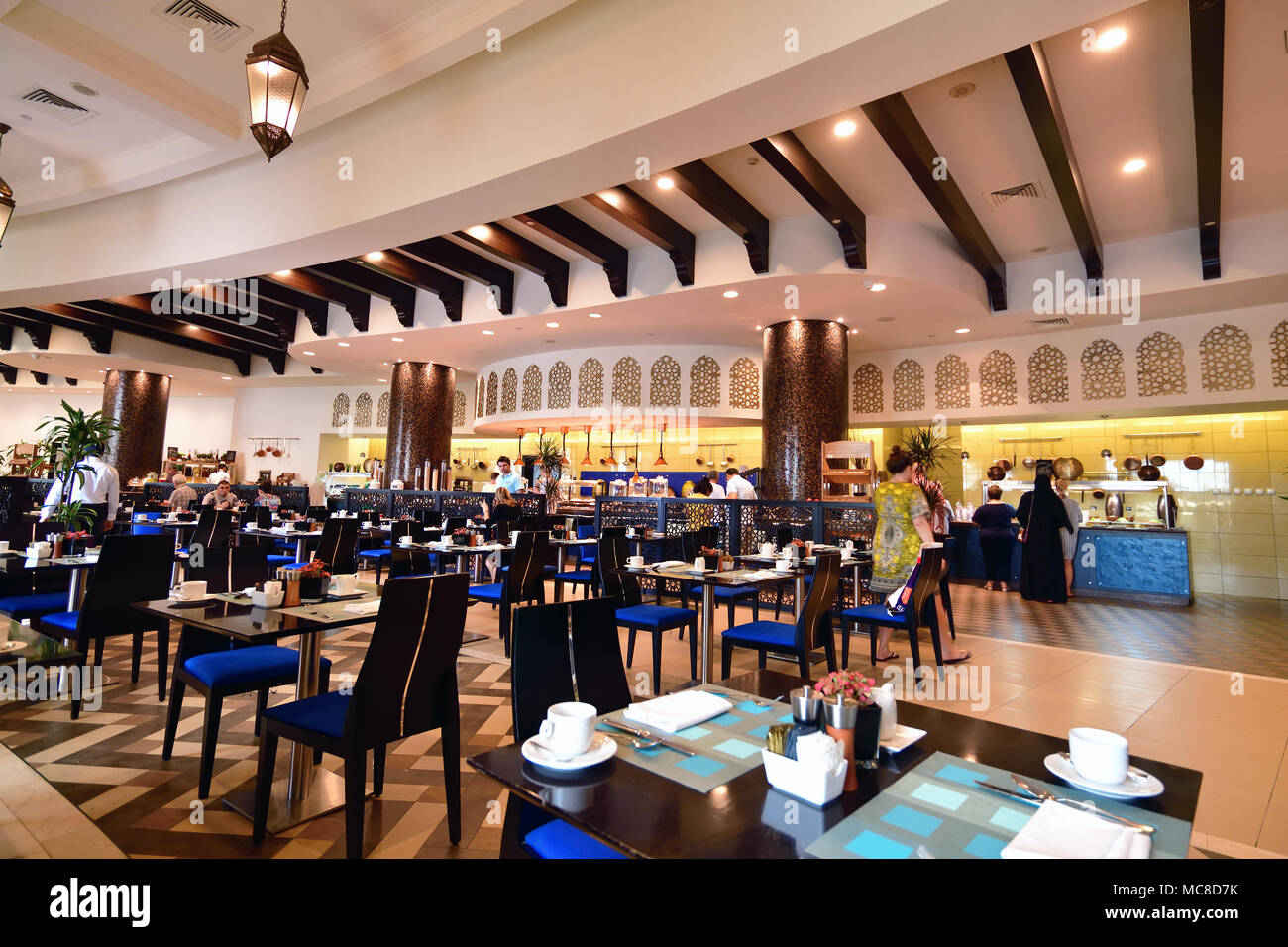 Ajman, Emirati Arabi Uniti - Aprile 8. 2018. ristorante al resort Bahi Palace Foto Stock