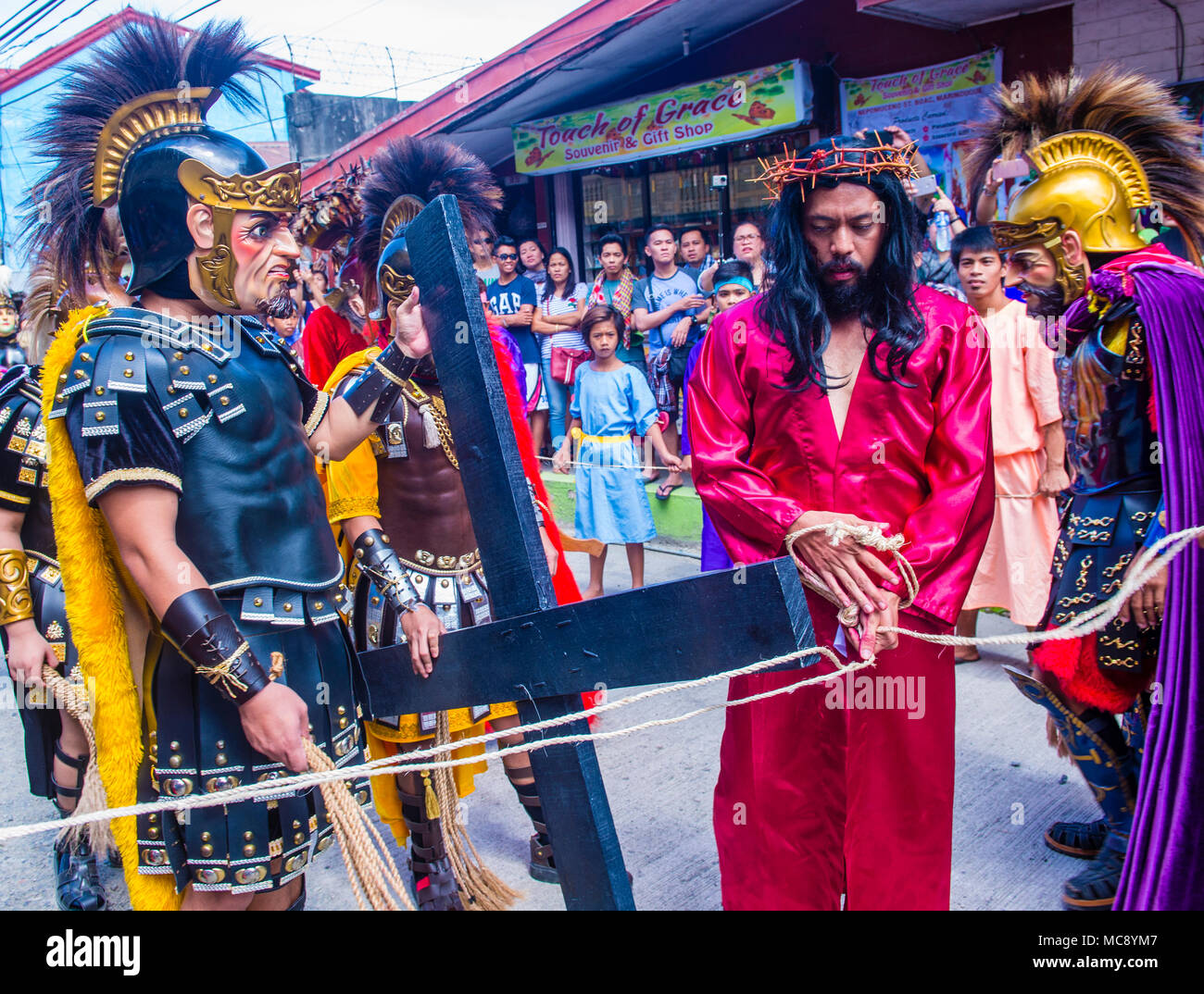 Partecipanti al festival di Moriones nell'isola di Marinduque BOAC nelle Filippine. Foto Stock
